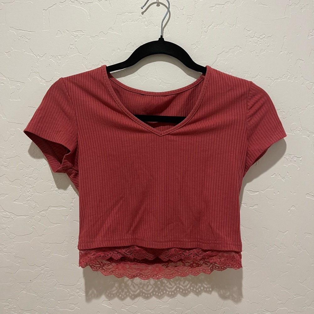 PINK LACE CROP TOP